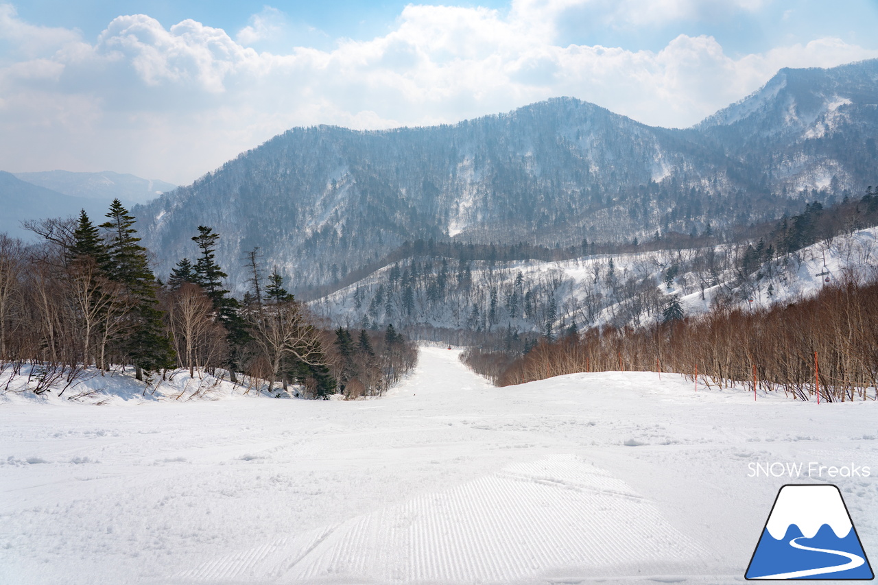 札幌国際スキー場｜さすが『KOKUSAI』！春シーズンも安泰の豊富な積雪で、まだまだ余裕で全面滑走可能です(^^)v